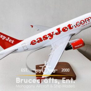 Model of A319 Easyjet Airbus with detailed craftsmanship.